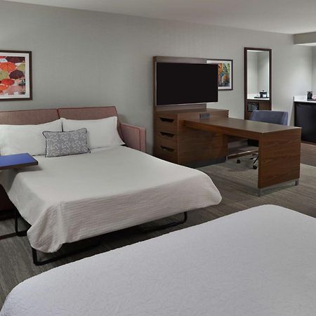 Hampton Inn & Suites Montreal-Dorval Esterno foto