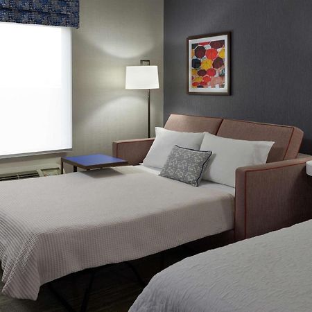 Hampton Inn & Suites Montreal-Dorval Esterno foto