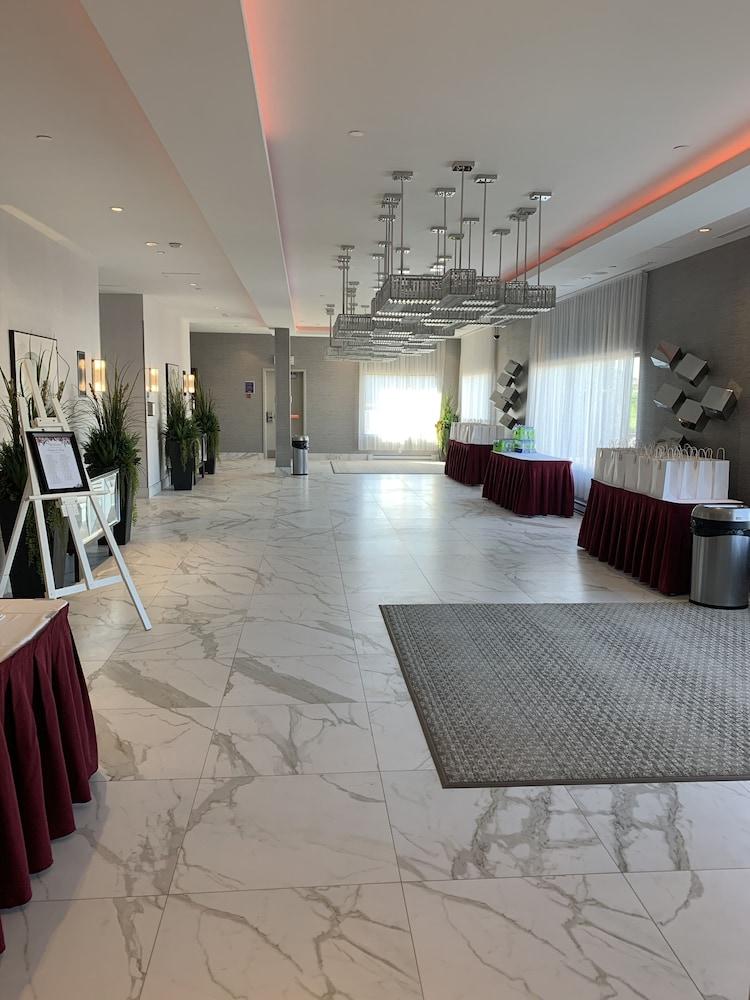 Hampton Inn & Suites Montreal-Dorval Esterno foto