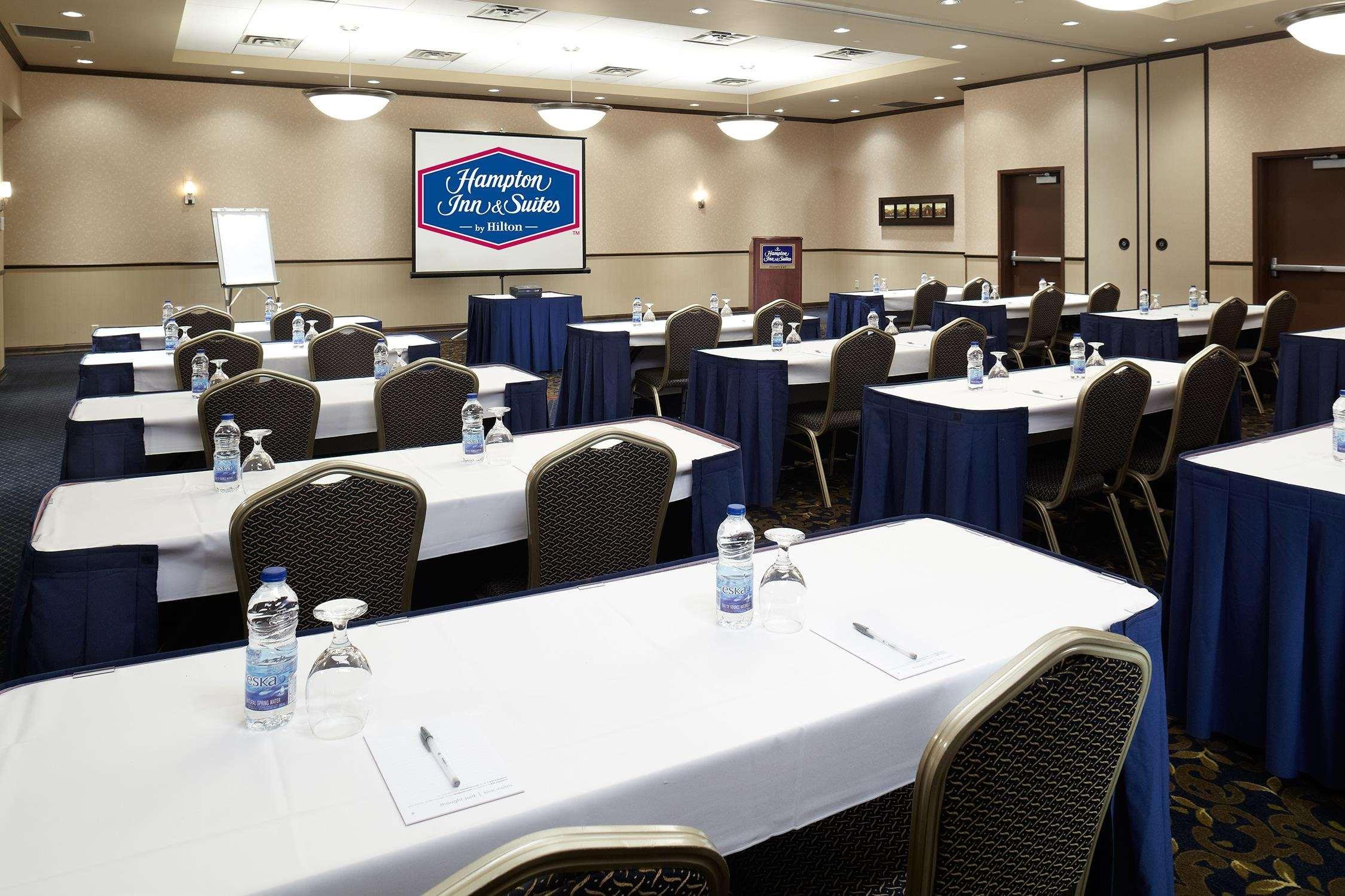 Hampton Inn & Suites Montreal-Dorval Affari foto