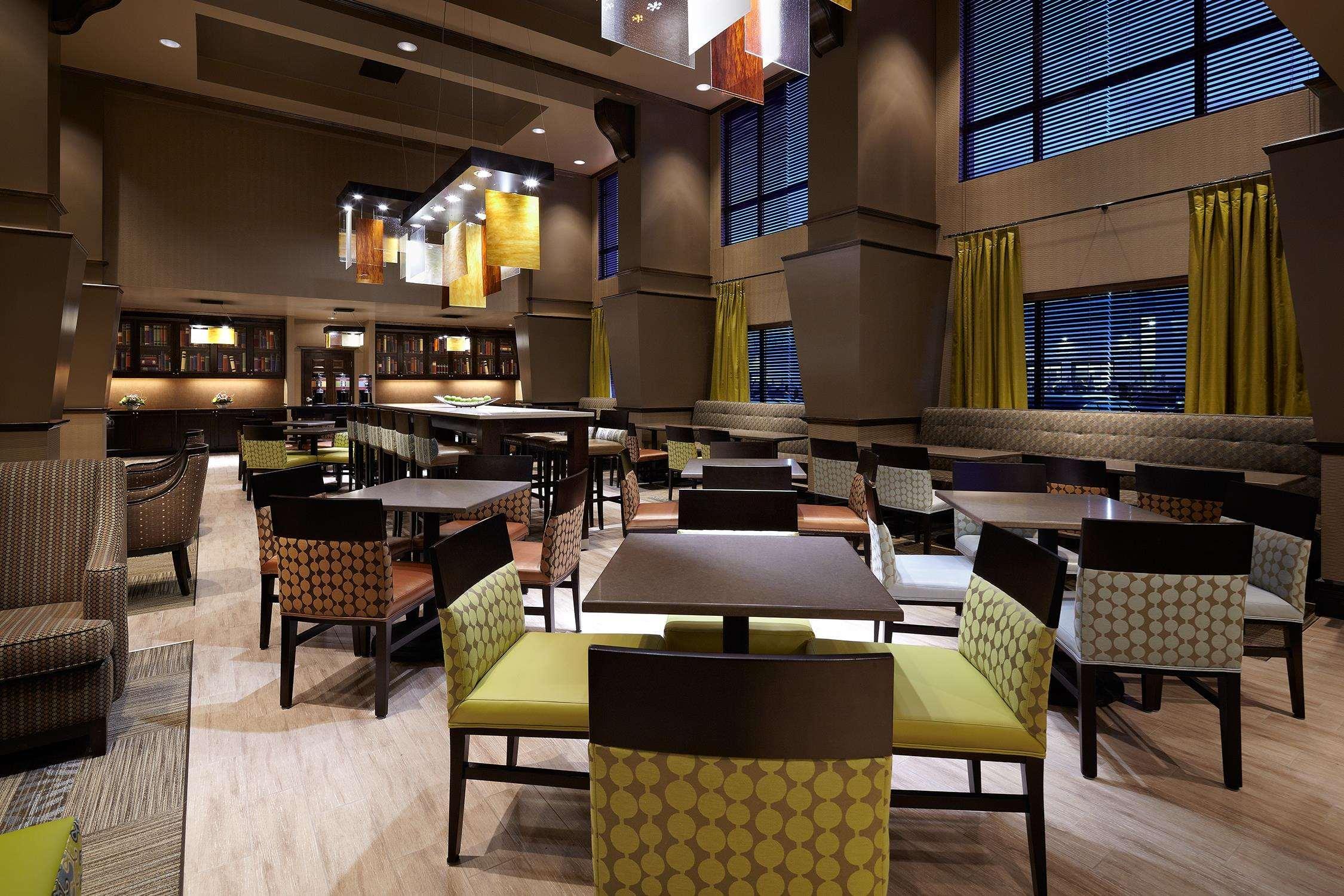 Hampton Inn & Suites Montreal-Dorval Esterno foto