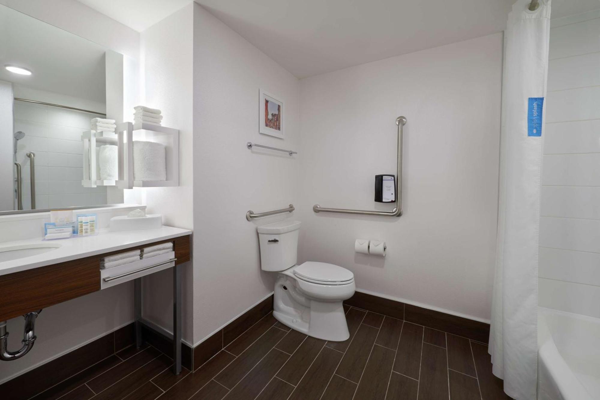 Hampton Inn & Suites Montreal-Dorval Esterno foto