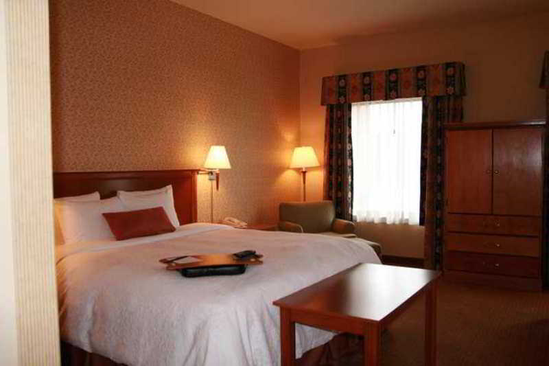 Hampton Inn & Suites Montreal-Dorval Esterno foto